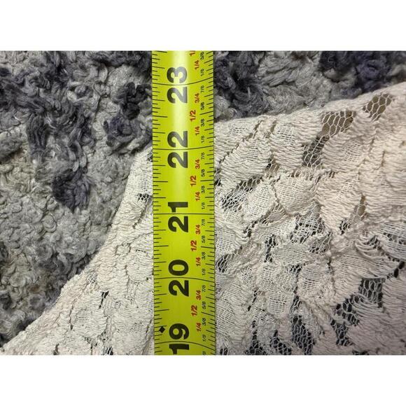 The Pyramid Collection Cream Lace Tank – Size XL - Picture 5 of 6